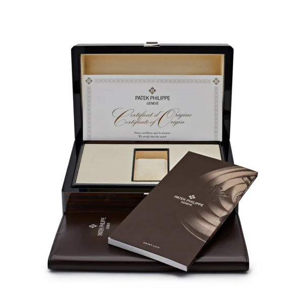Patek Philippe Nautilus 5712/1R-001 Moon Phase Rose Gold (2023) - Image 8
